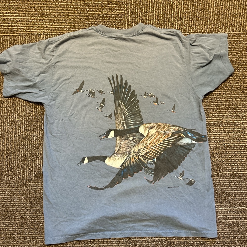 Cabela's Gray Graphic T-Shirt with Geese Design